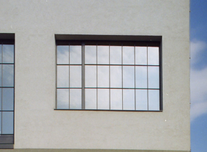 Stahlfenster Loftfenster in einer alten Industrieanlage wärmegedämmt