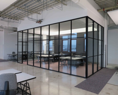 Stahl Glas Bürobox mit Schallschutzverglasung im Industriedesign