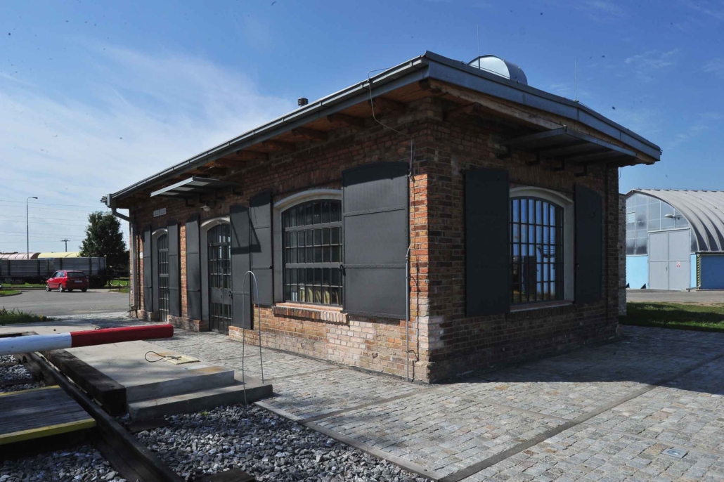 Projekt Bahnhäuschen Baudenkmal, wärmegedämmte Stahlfenster und Türen im Bereich Denkmalschutz