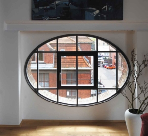 Stahlfenster Ellipse mit Sprossen Öffnungsflügel mittig