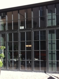 wärmegedämmte Stahlfassade mit Faltwand Industrie-Stil