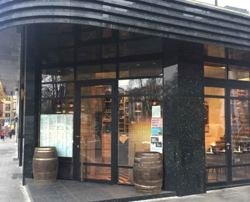 Stahltür wärmegedämmt in Stahlfassade wärmegedämmt
