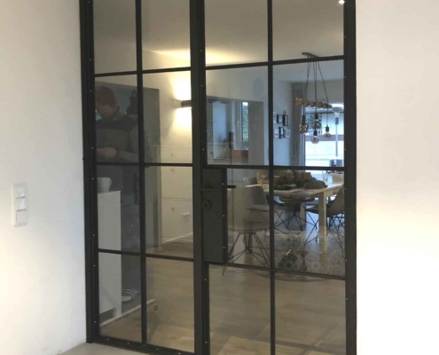 Stahl-Glas Tür zweiflüglig schwarz mit Sprossen im Industriedesign 091-01