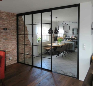 Stahl Glas Trennwand faltbar Industriedesign mit Sprossen schwarz-matt