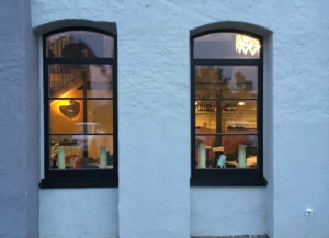 Stahlfenster mit Bogen