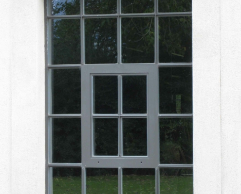 Stahlfenster mit Bogen