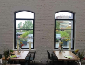 Stahlfenster mit Bogen