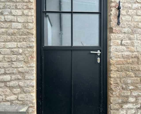 Stahltür mit Bogen und Sprossen, schwarz Industriedesign