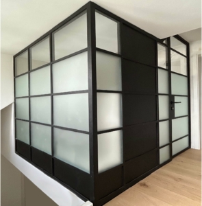Bad-Trennwand Stahl-Glas im Industriedesign schwarz