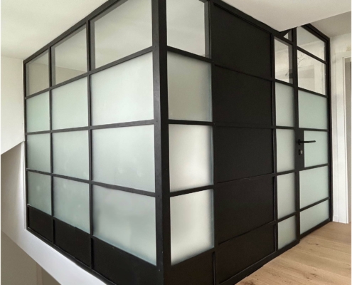 Bad-Trennwand Stahl-Glas im Industriedesign schwarz